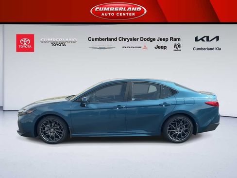 Used 2025 Toyota Camry SE image 5