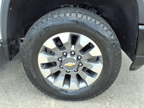 Used 2024 Chevrolet Silverado 2500 Custom w/ Custom Value Package AWD/4WD image 9