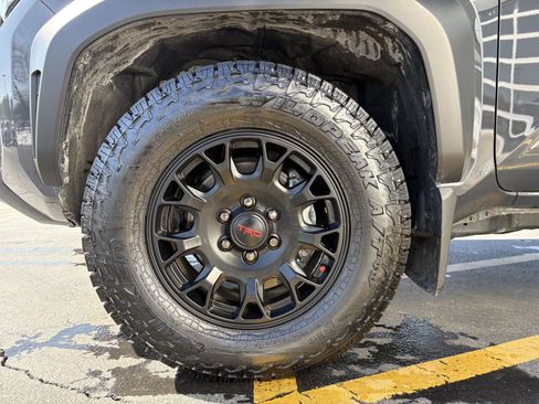 Used 2025 Toyota 4Runner TRD Off-Road Premium image 27