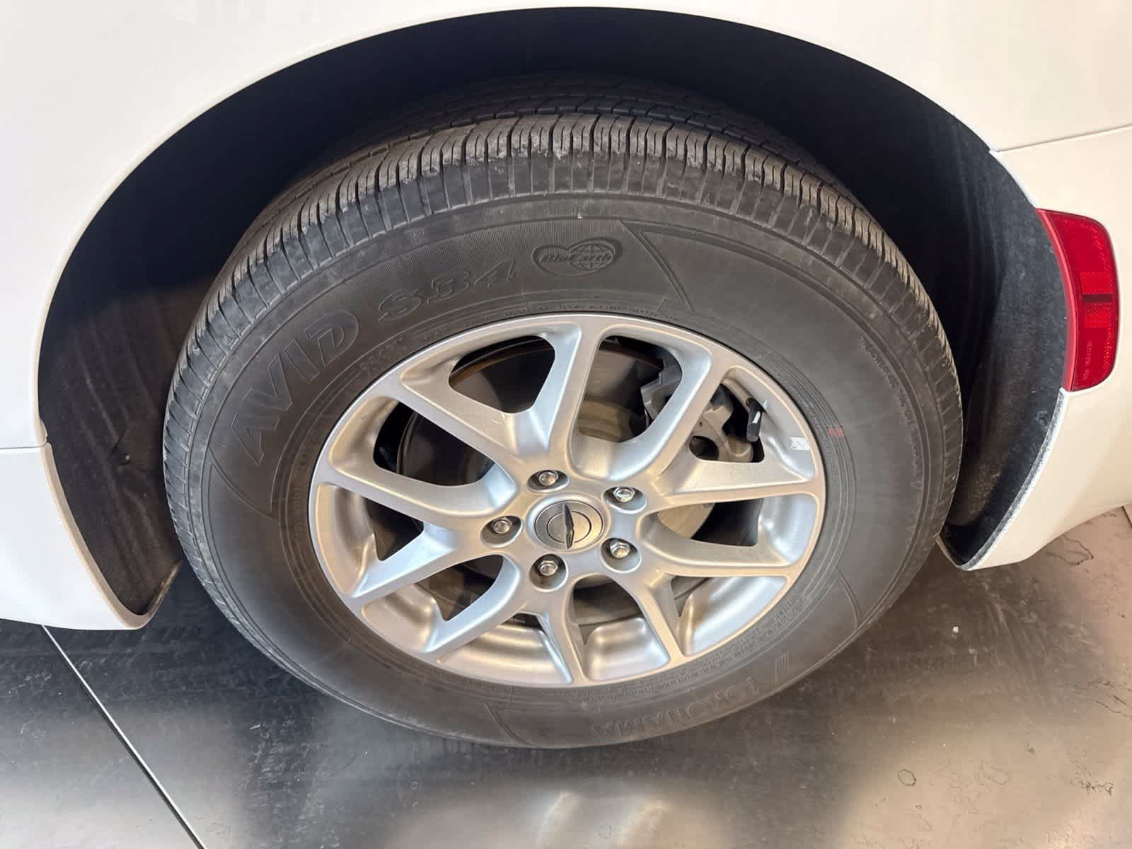 Used 2023 Chrysler Pacifica Touring-L FWD image 10
