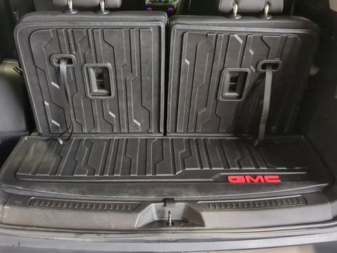 Used 2022 GMC Acadia SLT w/ LPO, Floor Liner Package FWD image 39