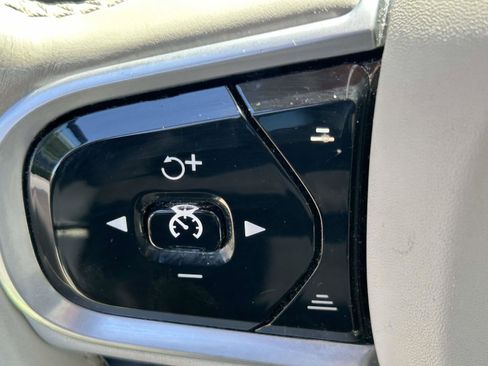 Used 2018 Volvo XC90 T6 Momentum w/ Convenience Package image 23