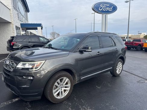Used 2018 Ford Explorer XLT w/ Equipment Group 202A image 2
