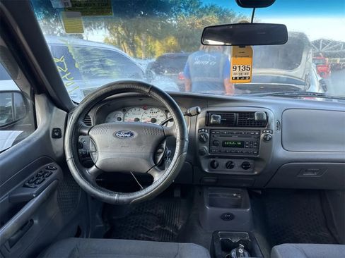 Used 2001 Ford Explorer Sport Trac 4x4 image 3