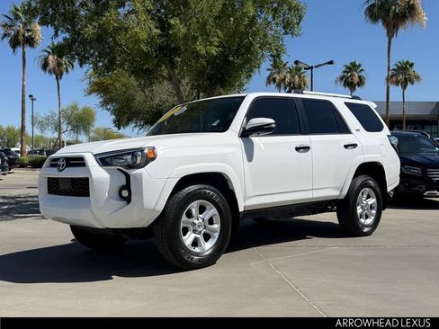 Used 2022 Toyota 4Runner SR5 Premium AWD/4WD image 2