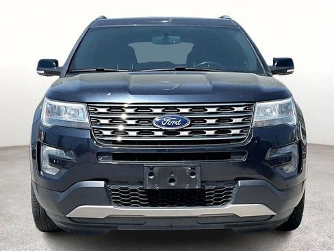 Used 2017 Ford Explorer XLT w/ Equipment Group 201A image 5