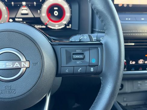 Used 2024 Nissan Rogue SL w/ SL Premium Package image 13