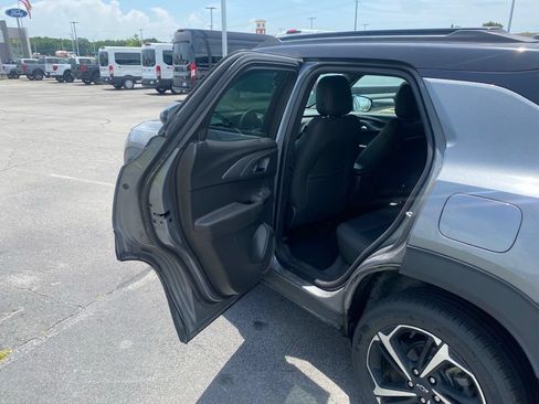 Used 2022 Chevrolet TrailBlazer RS FWD image 27