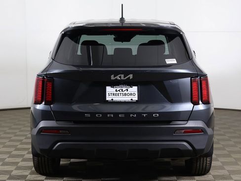 Used 2022 Kia Sorento LX FWD image 11