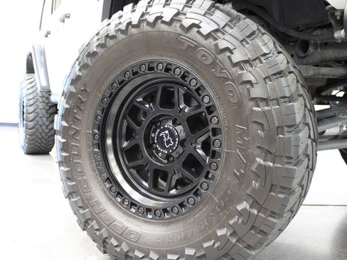 Used 2023 Jeep Wrangler Unlimited Rubicon AWD/4WD image 2