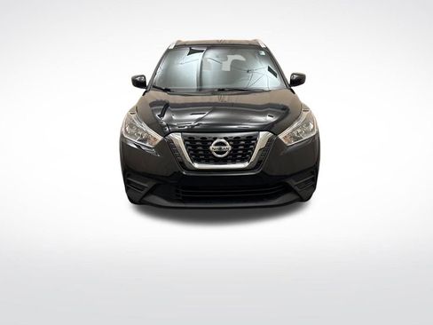 Used 2018 Nissan Kicks SV image 2