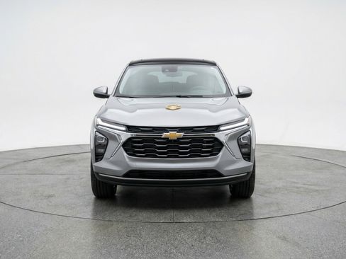 Used 2025 Chevrolet TrailBlazer LT image 2