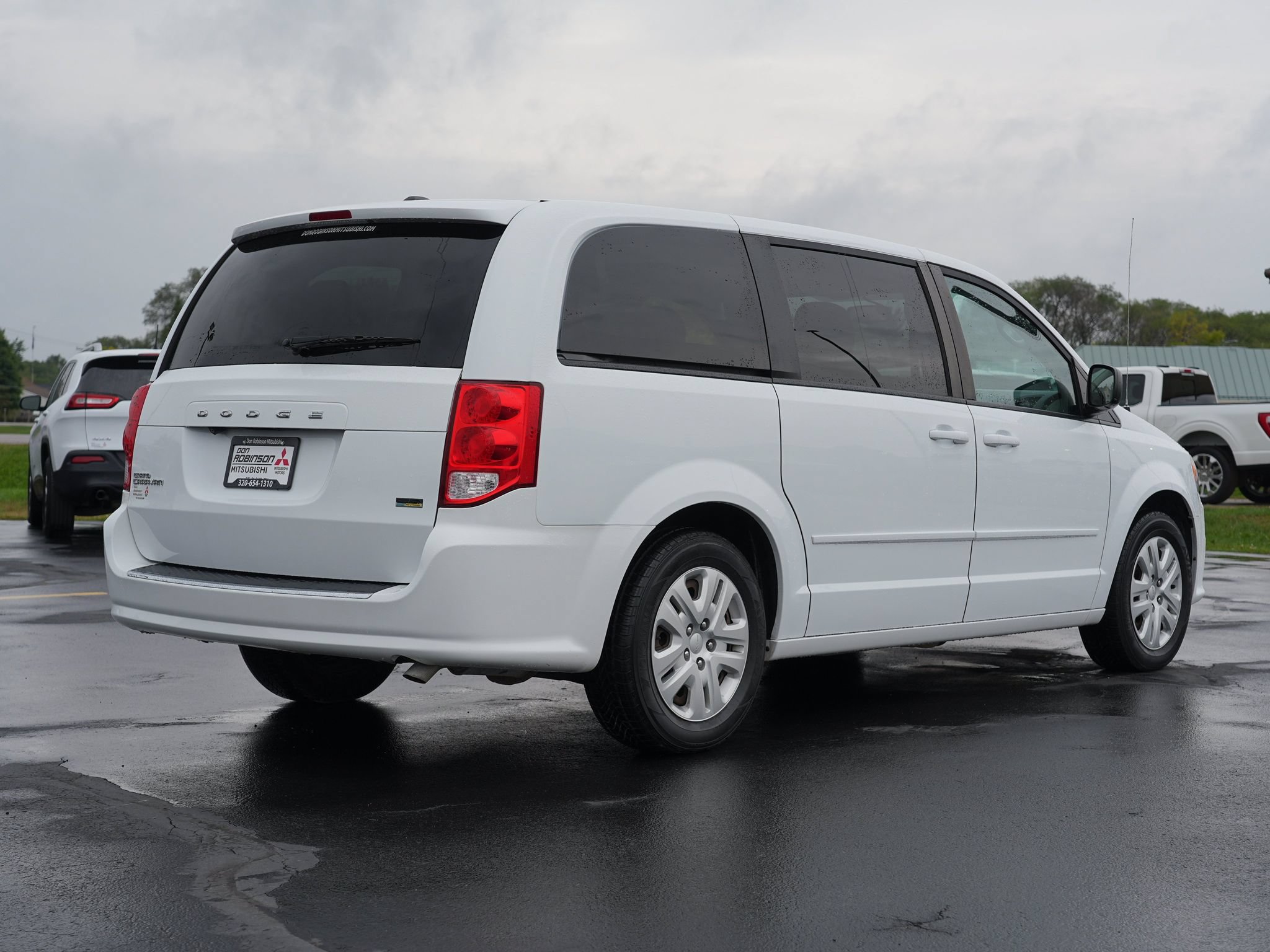 Used 2017 Dodge Grand Caravan SE w/ Power Window Group FWD image 3