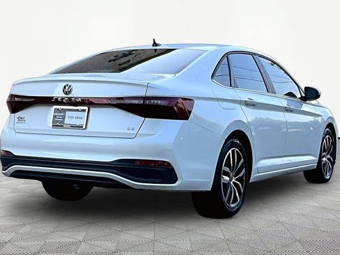 Used 2025 Volkswagen Jetta SE FWD image 13