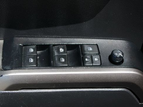 Used 2022 Toyota Tacoma SR5 RWD image 28