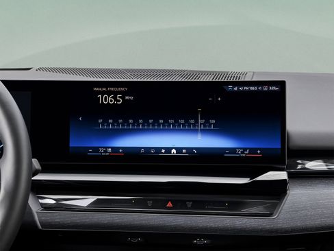 Used 2025 BMW i5 eDrive40i w/ M Sport Package RWD image 17