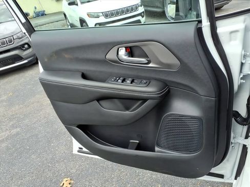 New 2026 Chrysler Voyager LX FWD image 14
