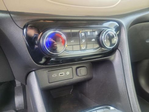 Used 2021 Buick Encore GX Preferred image 23