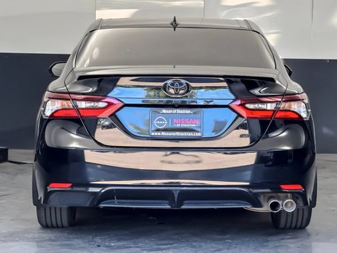 Used 2023 Toyota Camry SE FWD image 4
