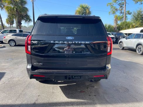 Used 2025 Ford Expedition Active AWD/4WD image 4