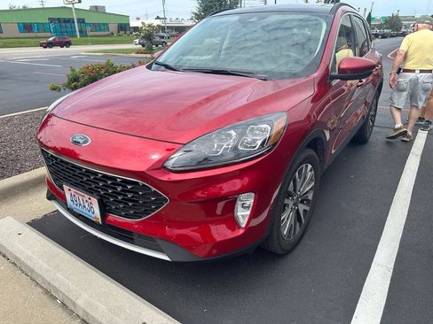 Used 2020 Ford Escape Titanium w/ Titanium Premium Package 2.0 AWD/4WD image 2