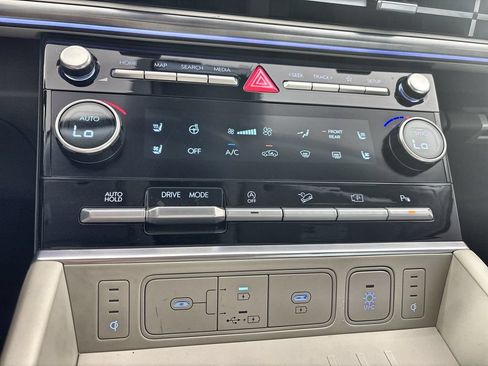 Certified 2025 Hyundai Santa Fe Calligraphy FWD image 17