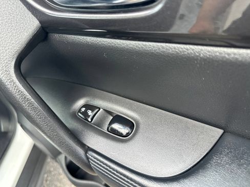 Used 2019 Nissan Rogue SV AWD/4WD image 41