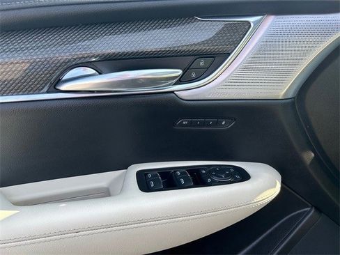 Used 2021 Cadillac XT5 Sportv w/ LPO, Floor Liner Package image 19