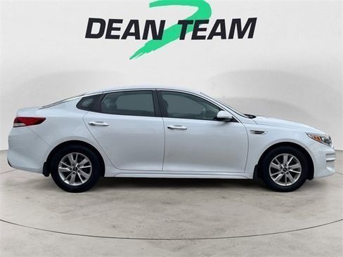 Used 2017 Kia Optima LX image 9