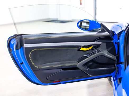 Used 2022 Porsche 718 Cayman GT4 RWD image 28