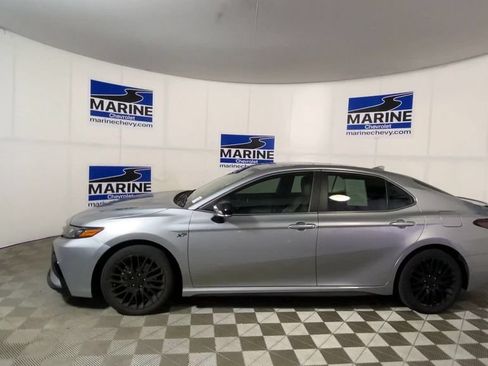 Used 2024 Toyota Camry SE w/ Cold Weather Package FWD image 7