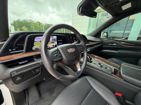 Used 2023 Cadillac Escalade ESV Luxury w/ LPO, Floor Liner Package RWD image 11