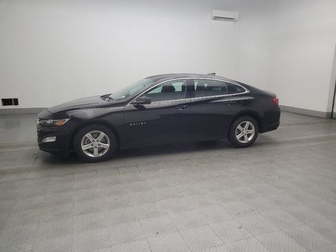 Used 2025 Chevrolet Malibu LT FWD image 2