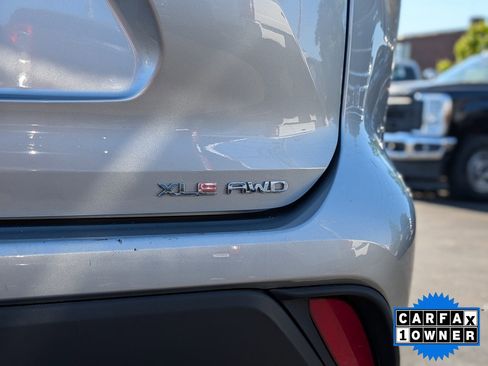 Used 2021 Toyota Highlander XLE AWD/4WD image 12
