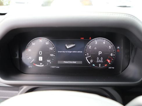 Used 2025 Land Rover Defender 130 X-Dynamic SE AWD/4WD image 21
