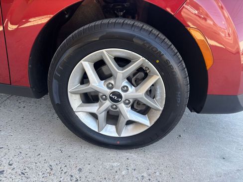Used 2025 Kia Soul LX w/ LX Technology Package FWD image 24