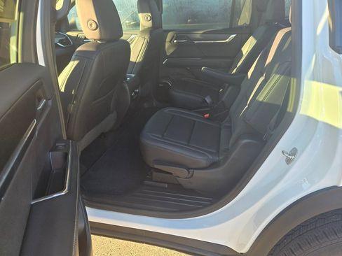 Used 2024 GMC Acadia Elevation image 8