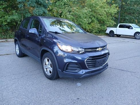 Used 2019 Chevrolet Trax LS image 3