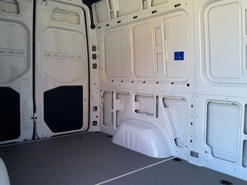 Used 2025 Mercedes-Benz Sprinter 2500 image 17