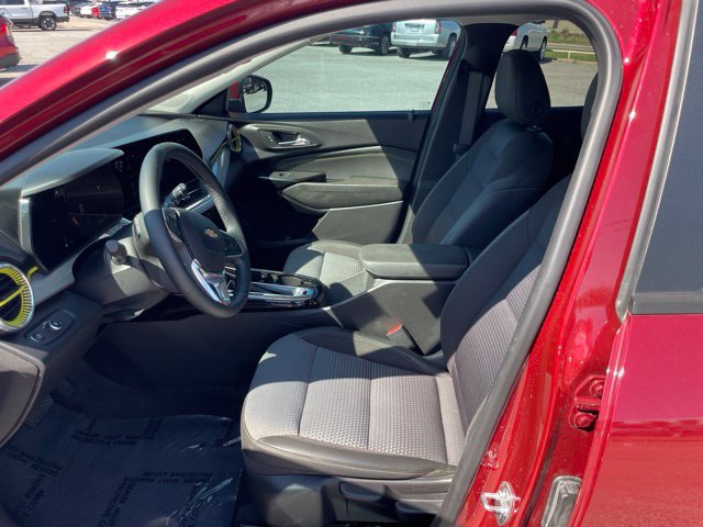 Used 2025 Chevrolet Trax LT w/ LT Convenience Package FWD image 10