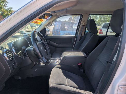 Used 2009 Ford Explorer XLT image 9