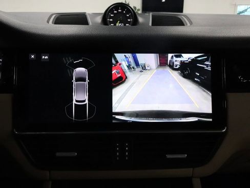 Used 2020 Porsche Cayenne E-HYBRID w/ Premium Plus Package image 32