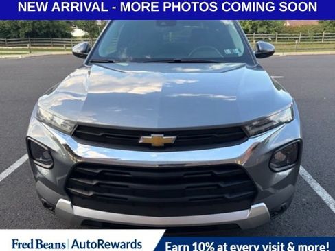 Used 2021 Chevrolet TrailBlazer LT w/ Convenience Package FWD image 2
