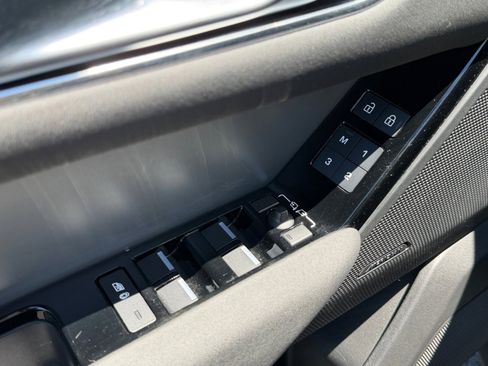 Used 2024 Land Rover Range Rover Velar S AWD/4WD image 13