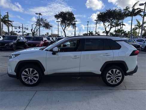 Used 2021 Toyota RAV4 XLE Premium image 12