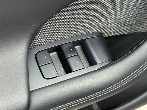 Used 2024 Tesla Model S image 13