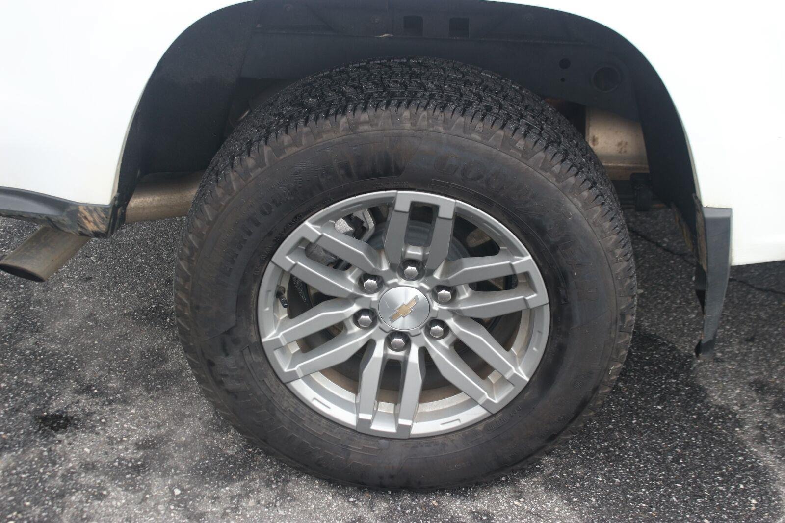 Used 2024 Chevrolet Colorado LT AWD/4WD image 36