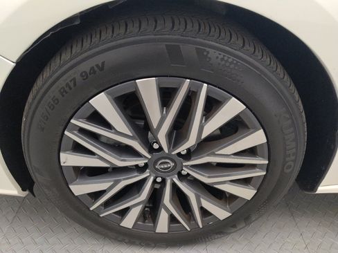 Used 2025 Nissan Altima 2.5 SV FWD image 31