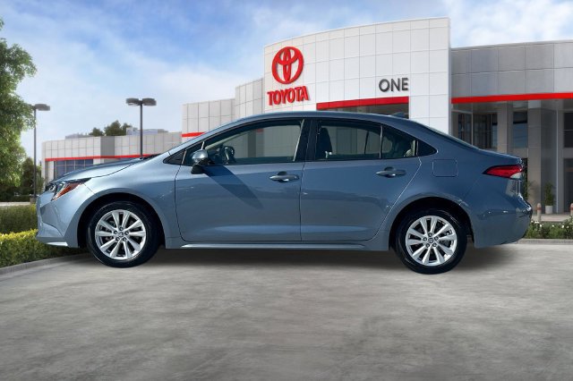 Used 2026 Toyota Corolla LE w/ LE Premium Package FWD image 9