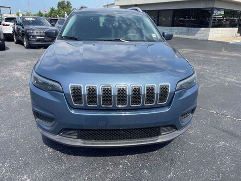 Used 2020 Jeep Cherokee Latitude w/ Cold Weather Group FWD image 2